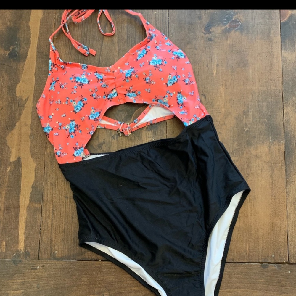 Cupshe one-piece swimming suit